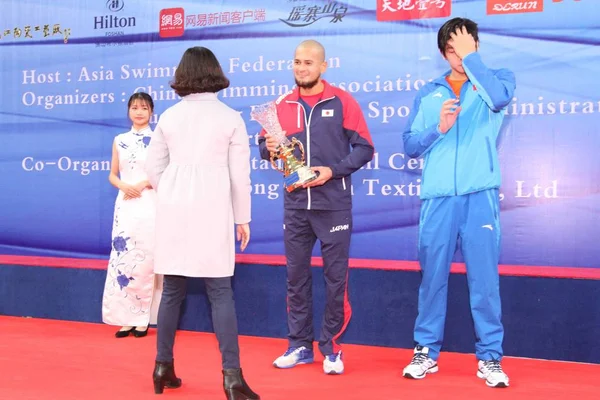 Joueur Équipe Nationale Masculine Japonaise Water Polo Reçoit Trophée Après — Photo