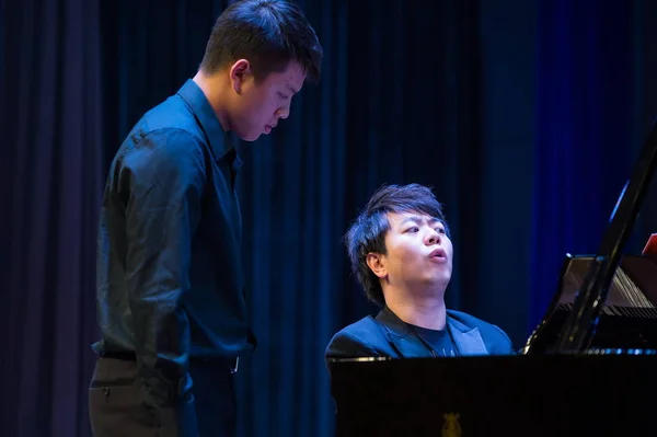 Pianista Chino Lang Lang Asiste Una Clase Piano Para Estudiantes — Foto de Stock