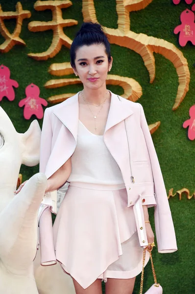 Actriz China Bingbing Posa Alfombra Roja Cuando Llega Para Estreno — Foto de Stock