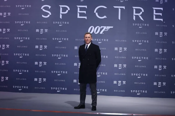 Ator Inglês Daniel Craig Posa Durante Estreia Seu Filme 007 — Fotografia de Stock