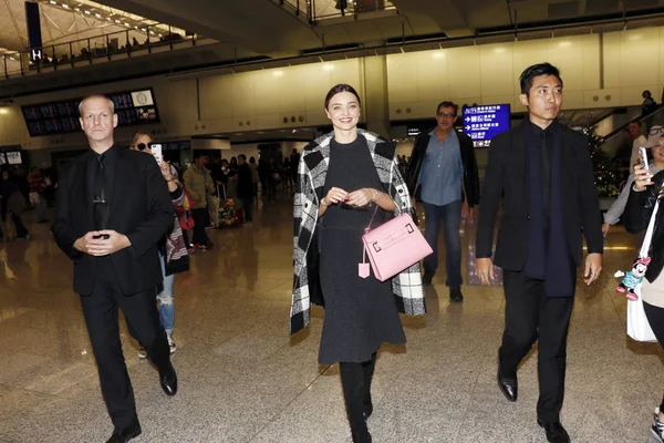 Australian Model Miranda Kerr Center Walks Exit Landing Hong Kong — Stock Photo, Image