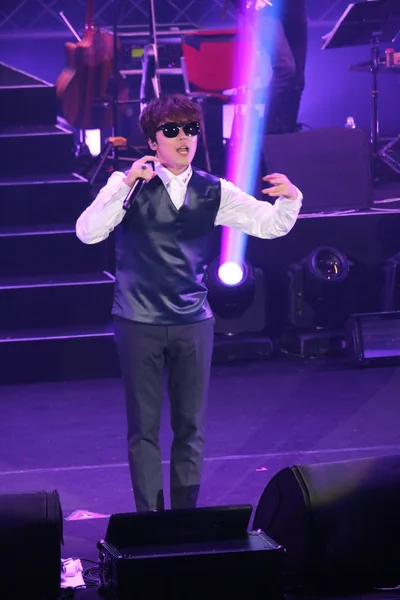 Lee Hong Sydkoreanska Pojke Utför Gruppen Island Ftisland Sin Konsert — Stockfoto