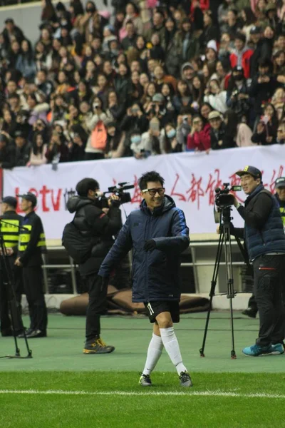 Der Südkoreanische Komiker Und Schauspieler Jee Seok Jin Wärmt Sich — Stockfoto