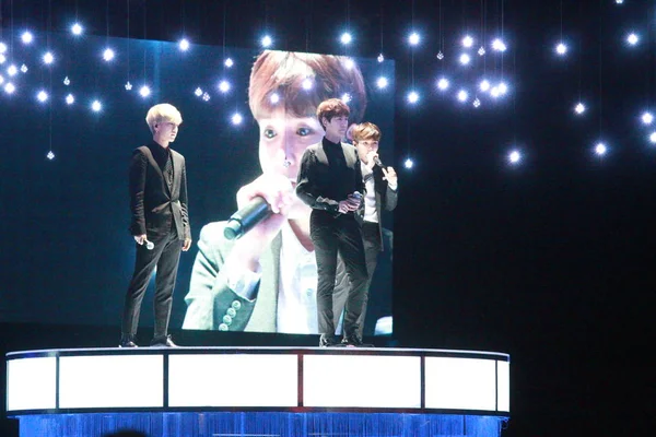 Miembros Boy Band Surcoreana Super Junior Realizar Durante Concierto Gira — Foto de Stock