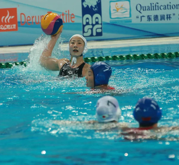 Une Joueuse Équipe Nationale Féminine Water Polo Japon Concourt Contre — Photo