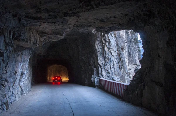 Car Passes Cliff Tunnel Jingdi Village Pingshun County Changzhi City — Stock Photo, Image