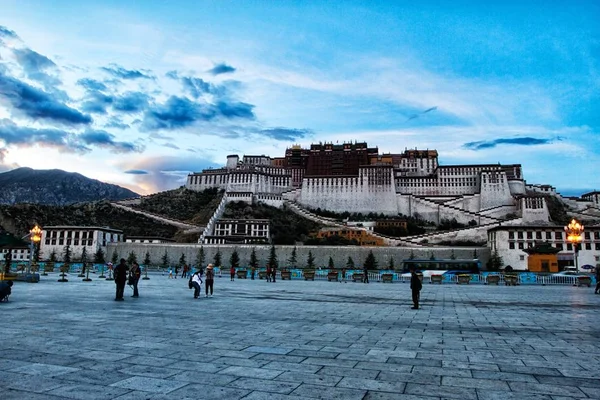 View Potala Palace Pothala Palace Lhasa Southwest China Tibet Autonomous — стоковое фото