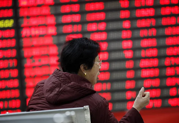 Chinese Investor Looks Prices Shares Red Price Rising Green Price — Stock Photo, Image