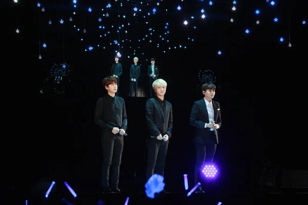 Medlemmar Sydkoreanska Pojkbandet Super Junior Utföra Konsert Asien Turnén Hongkong — Stockfoto