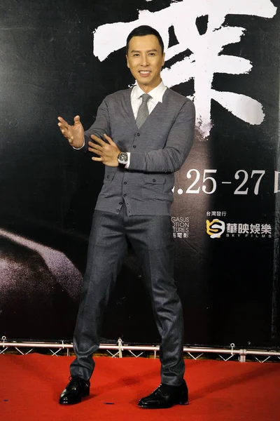 香港演员任志刚在台湾台北举行的宣传他的电影 叶问3 的新闻发布会上摆姿势 — 图库照片