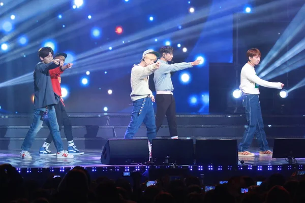 Grupo Masculino Sul Coreano Shinee Apresenta Mbn Hero Concert Durante — Fotografia de Stock