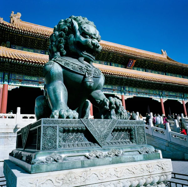 Vue Une Statue Lion Bronze Musée Palais Également Connu Sous — Photo