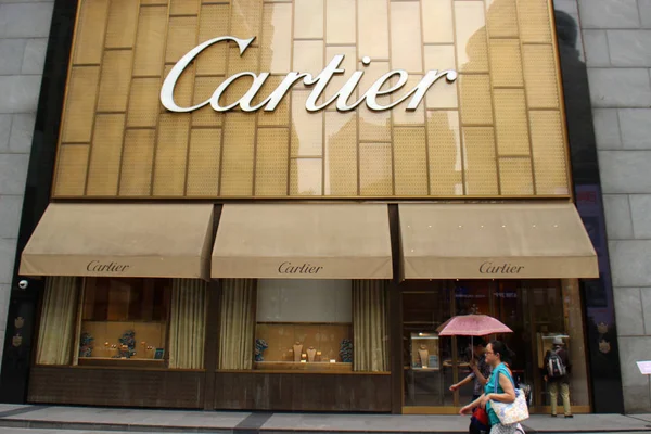 Des Piétons Passent Devant Une Boutique Cartier Chongqing Chine Mai — Photo