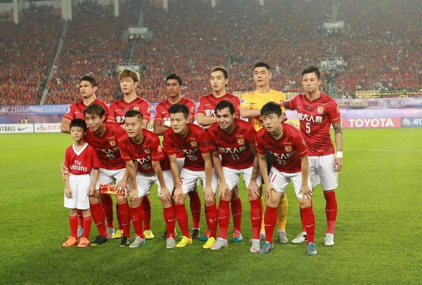 Players Starting Line China Guangzhou Evergrande Pose Competing Uae Ahli — Stock Photo, Image