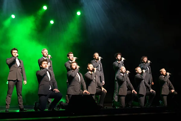 Miembros Del Grupo Infantil Tenors Presentan Concierto Durante Gira Por — Foto de Stock