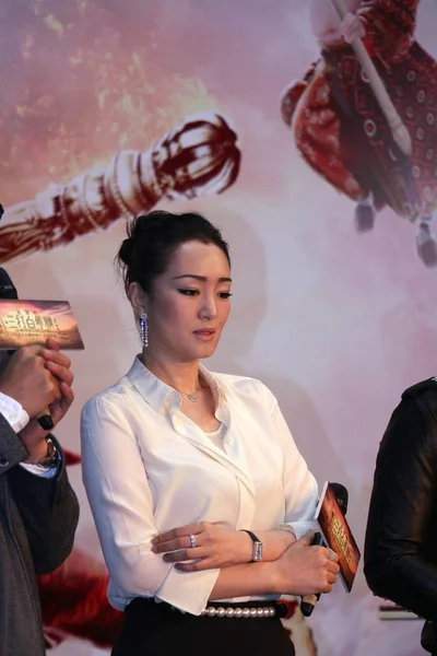 中国女星龚丽出席在中国东部浙江省杭州市拍摄的新片 猴王2 的新闻发布会 — 图库照片