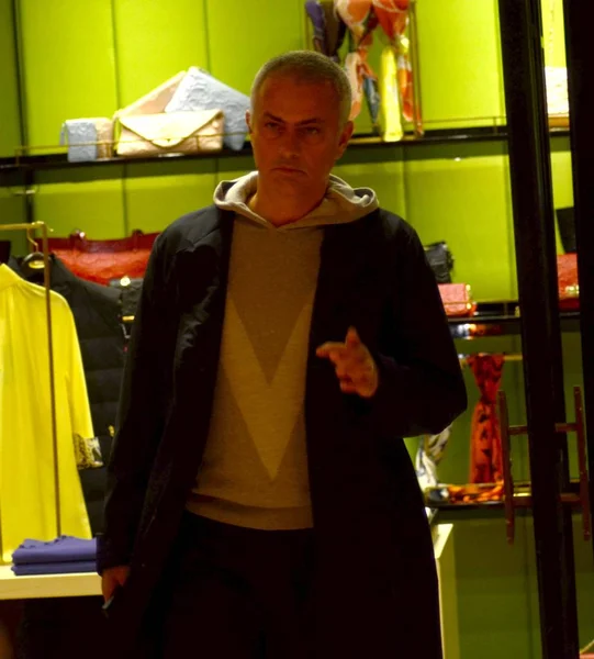 Portuguese Football Manager Jose Mourinho Seen Shopping Store Shopping Mall — Stock Photo, Image