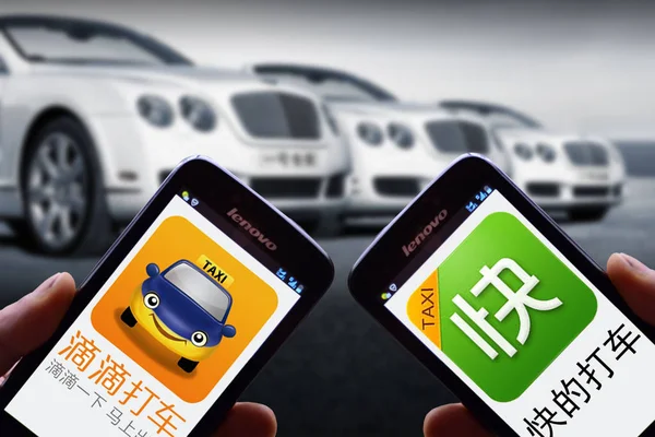 Datei Ein Chinesischer Handynutzer Zeigt Die Taxi Apps Didi Dache — Stockfoto