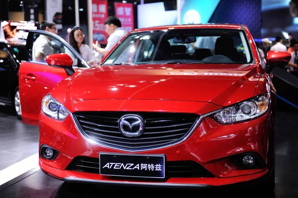 Mazda Atenza Ist Während Einer Automobilausstellung Der Stadt Qingdao Der — Stockfoto