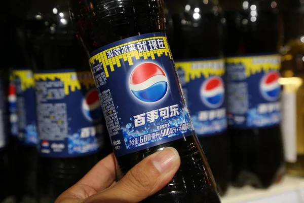 Zákaznická Prodejny Pepsi Cola Pepsico Supermarketu Městě Xuchang Středočínská Provincie — Stock fotografie