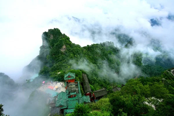 2009 中国湖北省十堰市で当山の泰和宮殿の風景 — ストック写真