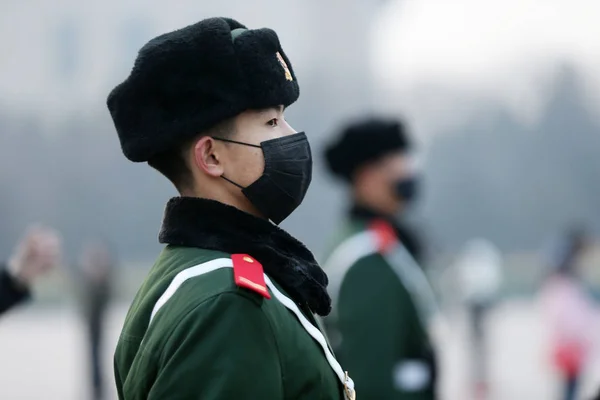 Chinese Paramilitary Policemen Wearing Face Masks Stand Guard Tiananmen Square — Stock Photo, Image