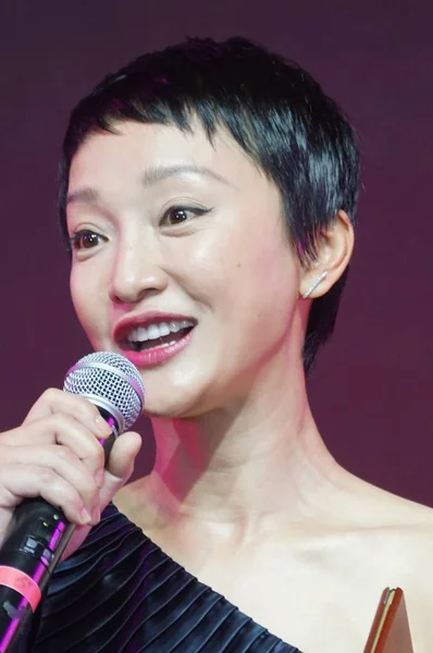 Čínská Herečka Zhou Xun Mluví Během Wenrong Awards Ceremonii 2015 — Stock fotografie