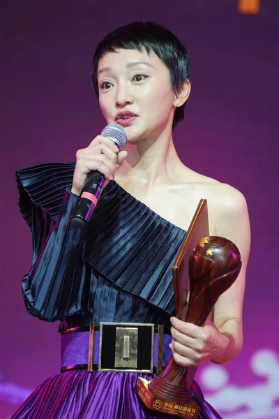 Actriz China Zhou Xun Habla Durante Ceremonia Entrega Premios Wenrong — Foto de Stock