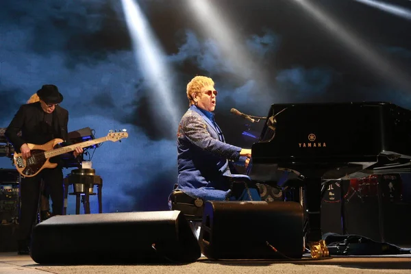 Auteur Compositeur Interprète Anglais Elton John Produit Lors Son Concert — Photo