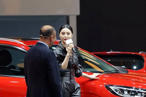 Chinese Actress Fan Bingbing Right Speaks Next Executive Renault Kadjar — Stock Photo, Image