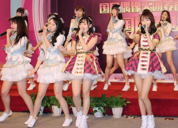 Chinese Young Girl Group Snh48 Sings Dances Press Conference Reality — Stock Photo, Image
