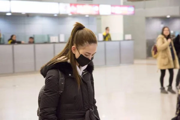 2016 上海に上陸した後 上海浦東国際空港で台湾モデルと女優ハンナ キリンヴァン 台湾の歌手 周杰倫 俳優の妻の写真です — ストック写真