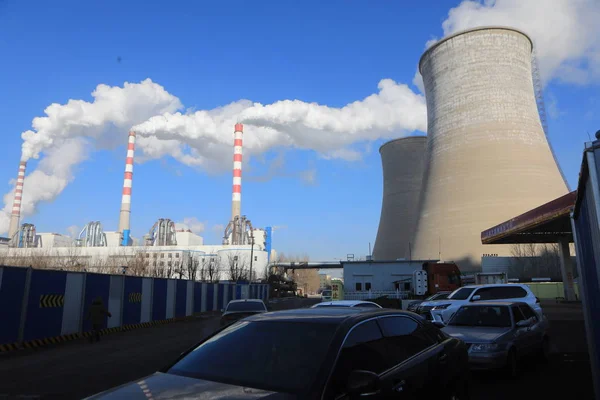 Fumo Viene Scaricato Dai Camini Una Centrale Elettrica Carbone Nella — Foto Stock