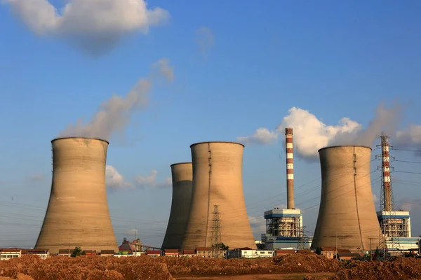 Humo Descarga Las Chimeneas Una Central Eléctrica Carbón Ciudad Huai — Foto de Stock