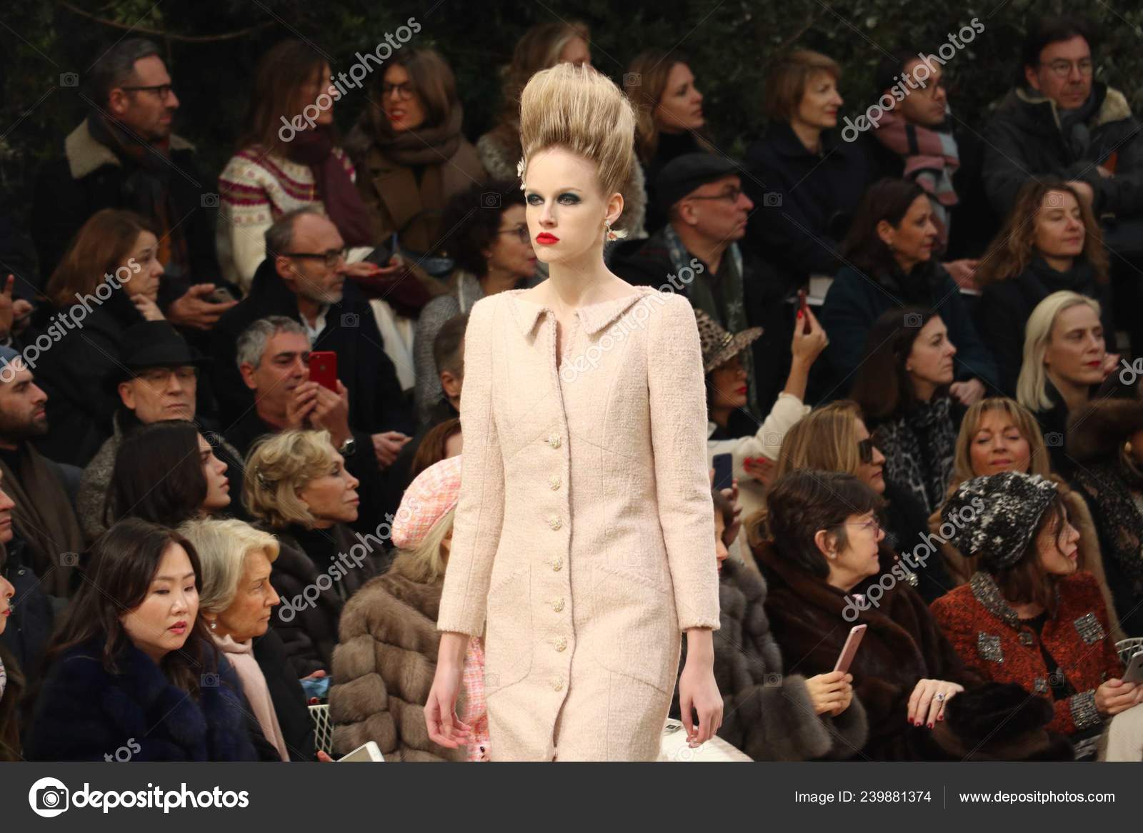 シャネル ファッションショー写真素材 ロイヤリティフリーシャネル ファッションショー画像 Depositphotos