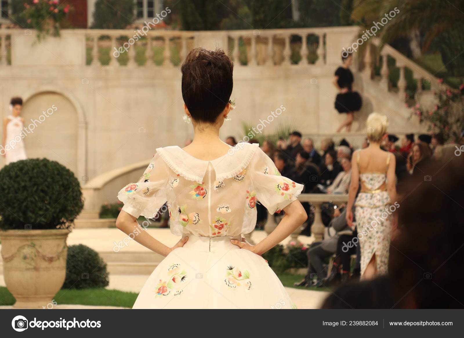 シャネル ファッションショー写真素材 ロイヤリティフリーシャネル ファッションショー画像 Depositphotos