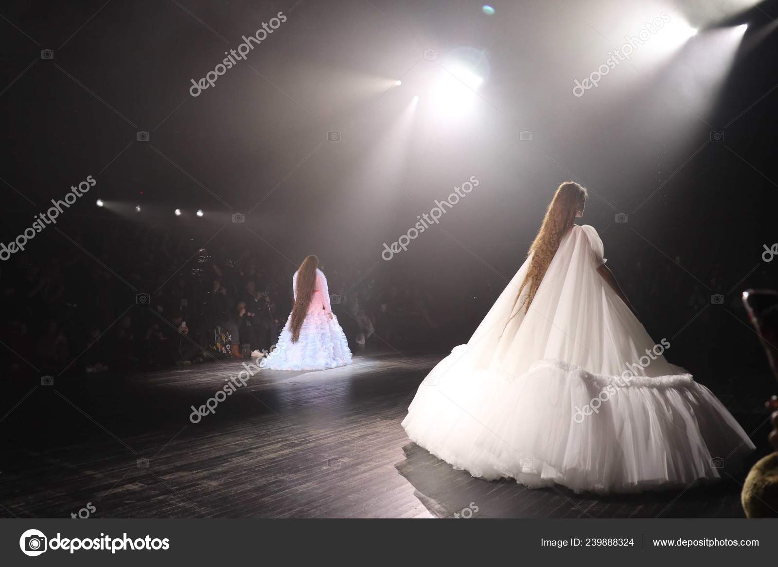 Models Display New Creations Viktor Rolf Viktor Rolf Fashion Show Stock Editorial Photo C Chinaimages Models Display New Creations Viktor Rolf Viktor Rolf Fashion Show Stock Editorial Photo C Chinaimages