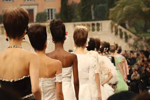 Los Modelos Exhiben Nuevas Creaciones Desfile Moda Chanel Durante Semana — Foto de Stock