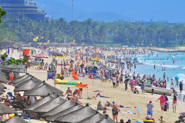 Turistas Chinos Llenan Resort Playa Durante Las Vacaciones Del Día — Foto de Stock