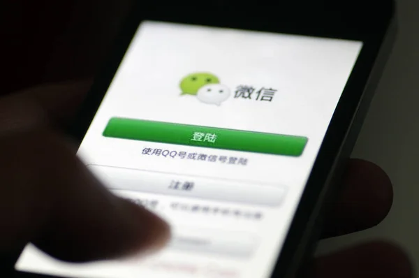Mobile Phone User Uses Messaging App Weixin Wechat Tencent His — Stock Photo, Image