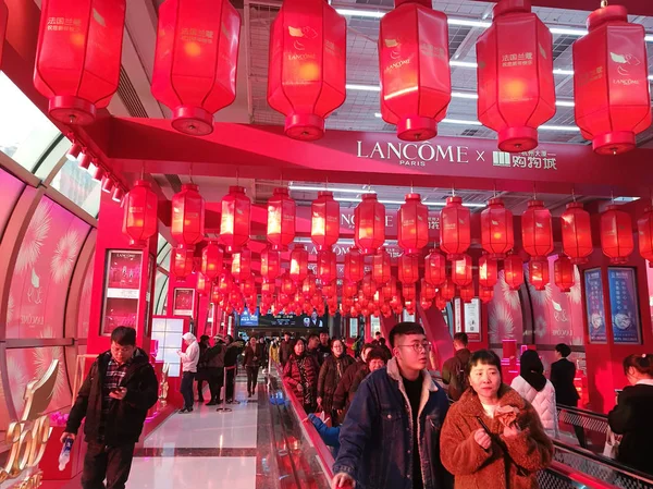 동쪽으로 중국의 2019 쇼핑몰에 돼지의 매달아 아래에 — 스톡 사진