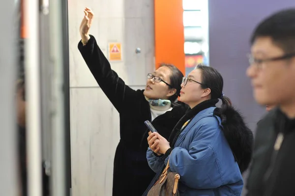 Los Pasajeros Sirven Restaurante Autoservicio Las Horas Estación Tren Norte — Foto de Stock