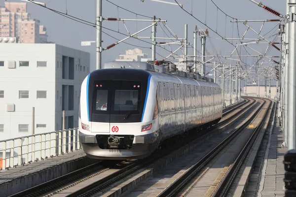 Trem Ferroviário Linha Ferroviária Cidade Baseado Tecnologia Trem Alta Velocidade — Fotografia de Stock