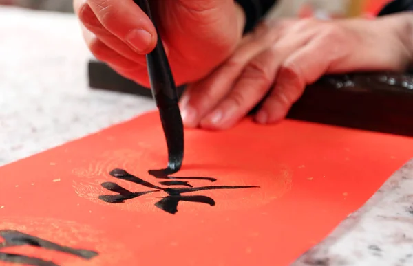 Chinese Vendor Writes Couplets Upcoming Spring Festival Chinese New Year — Stock Photo, Image