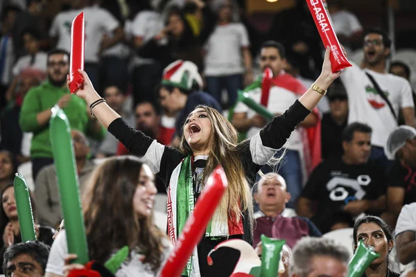 Tifosi Iraniani Sventolano Slogan Bandiere Nazionali Mostrare Sostegno Alla Squadra — Foto Stock
