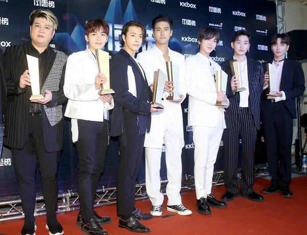 Taiwan Out Mitglieder Der Südkoreanischen Boygroup Super Junior Posieren Bei — Stockfoto
