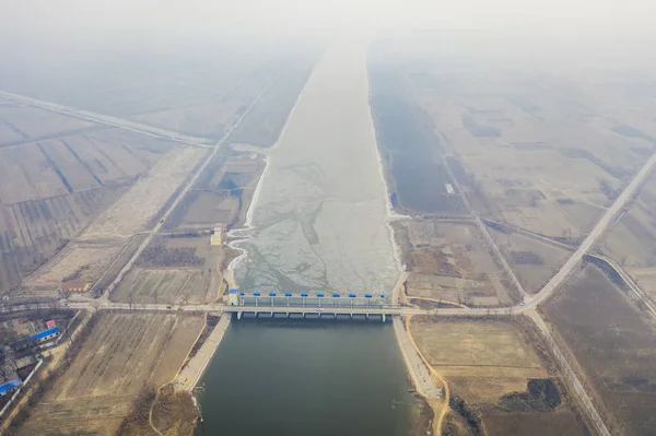 Luchtfoto Van Stromende Rivier Van Majia Botsen Met Ijskoude Water — Stockfoto