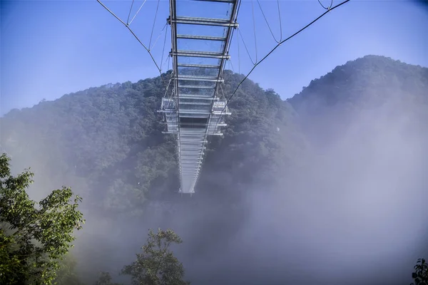 Paesaggio Ponte Vetro Lungo 218 Metri Avvolto Mare Nuvole Nel — Foto Stock