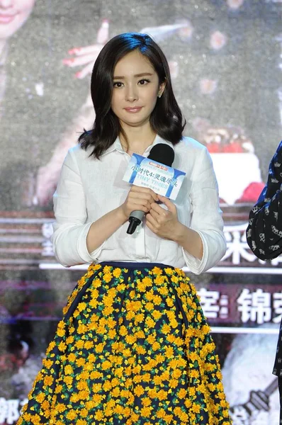 Chinese Actrice Yang Vormt Tijdens Een Persconferentie Voor Haar Film — Stockfoto