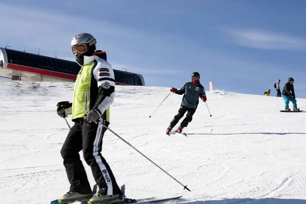 2015년 18일 허베이성 장자커우 콘글리 현겐팅 리조트 시크릿 가든에서 스키를 — 스톡 사진